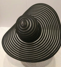 SPIRAL- Black swirly hat