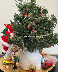 CHRISTMAS CLIMBING SANTA -Decorating Tree